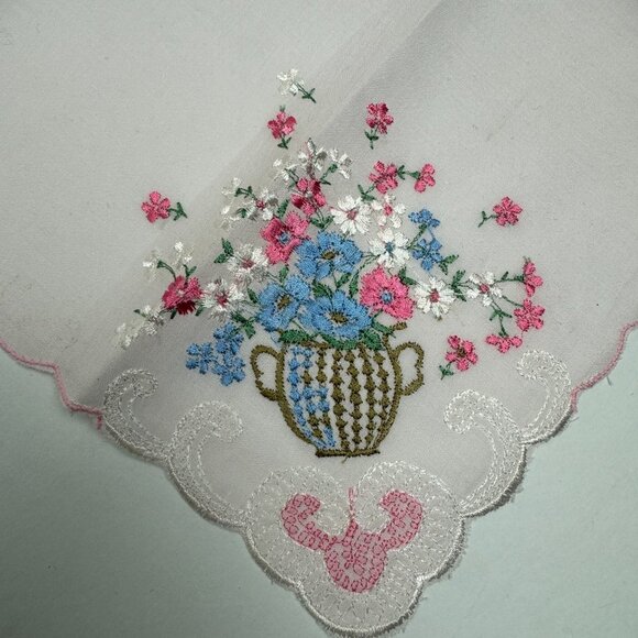 Lot of 4 Embroidered handkerchiefs - Picture 3 of 15